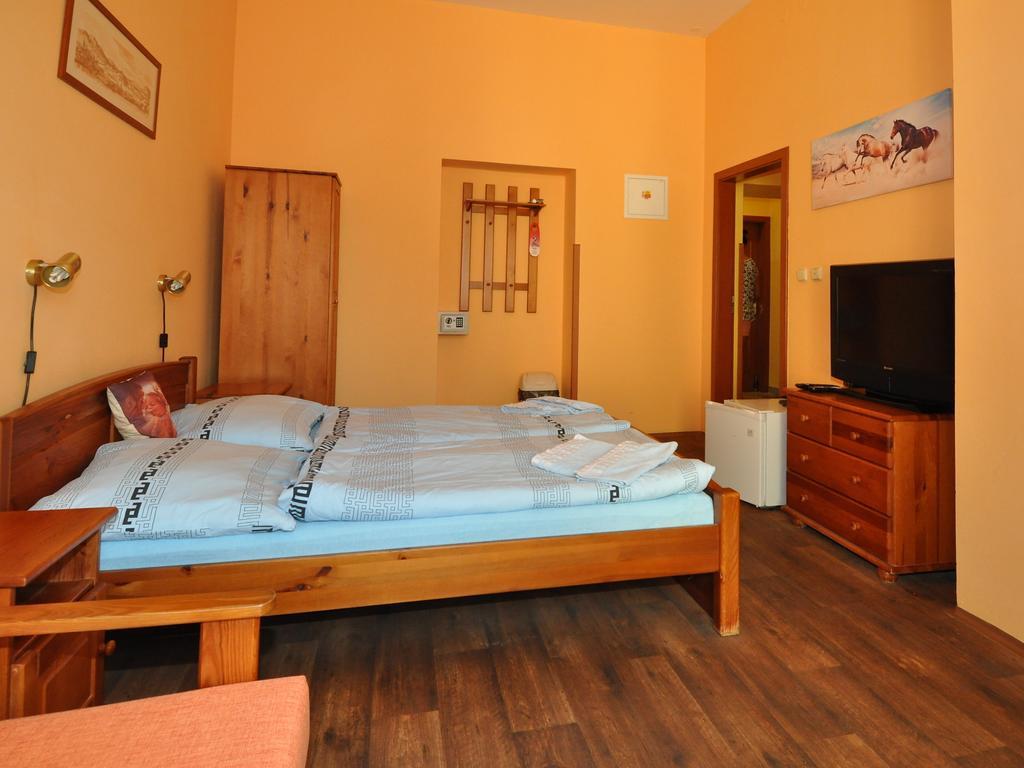 Hotel U Radnice Louny Exterior photo