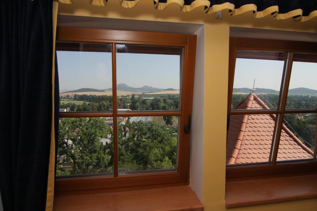 Hotel U Radnice Louny Exterior photo